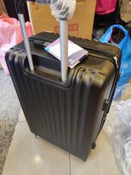 全新行李箱，25吋，可以加大，密碼鎖，飛機輪，板橋江子翠捷運站五號出口自取，25吋1080元，不議價