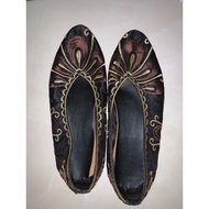 PRELOVED EMBROIDERED BALI SHOES