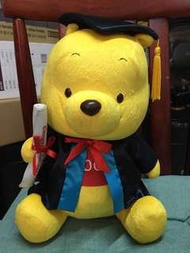 小熊維尼畢業公仔