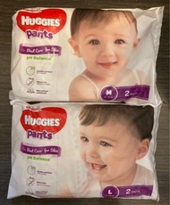 全新Huggies 中碼+大碼尿片各2片