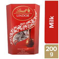 Lindt LINDOR Milk Chocolate Truffles Box, 200g