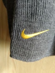 Nike 灰色針織圍巾