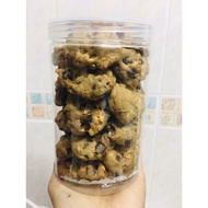 Almond chocolate chips cookies. Biskut badam coklat chip