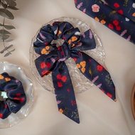 Bowtie scrunchie Bow Tie Poppy Pattern Black-Blue