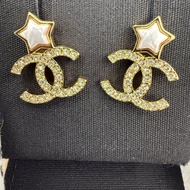 Chanel 雙星雙C大Logo耳環 滿鑽貝殼感異材質搭配