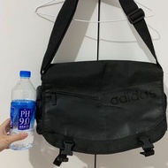 ［全新，正品］adidas 愛迪達 郵差包 筆電包 掀蓋包 黑