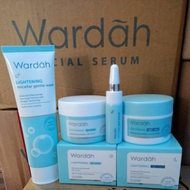 Wardah Paket Lightening Series 4 in 1 . Paket Hemat Lightening Series