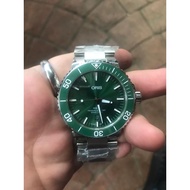 Jam tangan THE ORIS COLLECTIONS ORIS AQUIS green hulk The Aquis collection of diver’s watches offers