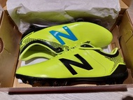 New Balance 足球鞋