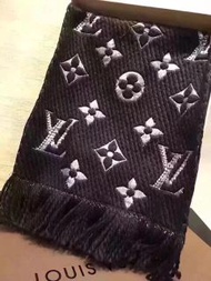 LV 經典款黑色編織銀絲圍巾
