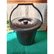 3 Gallon Black Bucket with Lid Water Bucket/