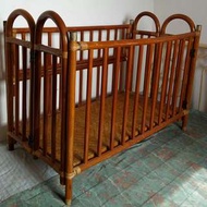 降價：藤製嬰兒床