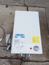 二手愛朗高15L電熱水爐全套連安装$950，荔枝角青山道588-592号永盛工业大厦10楼2A室明記水電工程6638-2180