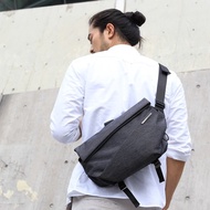 【NIID官方直營】Radiant R1 極速行動單肩包 - 牛仔藍