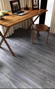 PVC地板加厚免膠漿防水耐磨尺寸：91.44*15.24CM,（每張6吋*36吋），厚度2.0mm，安全，無味，耐用，美觀，防滑可請師父代舖， 另有其他顏色可選請諮詢客服，有興趣可以荃灣門市睇樣辨