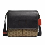 【COACH】緹花拼接皮革翻蓋斜背包-卡其黑