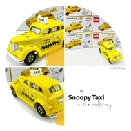 USJ:  Tomica Yellow Snoopy Taxi & Yellow Cab Taxi - Limited Tomica