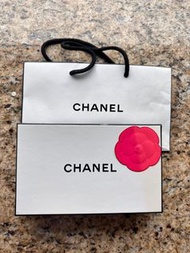 Chanel 紙袋和小盒子