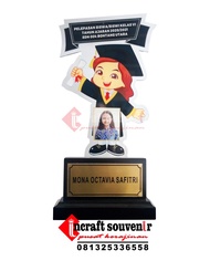 PLAKAT SOUVENIR AKRILIK WISUDA TK PEREMPUAN