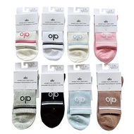 🇺🇸美國品牌🇺🇸Alo yoga 四季多色女生休閒運動瑜伽🧘‍♀️襪純棉中筒襪👉🏻1️⃣4️⃣種款式👈🏻