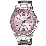 CASIO WATCH 卡西歐淑女外鑽圈弧度鏡面銀色面粉紅色立體刻劃日期鋼帶石英腕錶 型號：LTP-1359D-4A