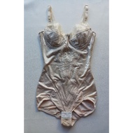 Body Shaping (Leg Cut) Breast Shape With Underwire Without Foam Lace Pattern Flesh Color (Shiny) Siz