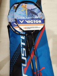 全新未開 VICTOR Thruster F 勝利 TK-F 黑金隼 4UG5 全新空拍 帶原裝拍套羽毛球拍