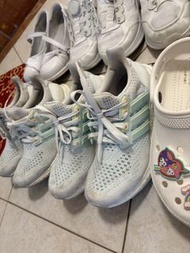 Adidas UltraBoost 運動鞋