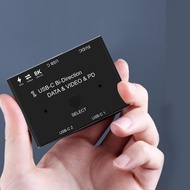 สวิตช์แสดงผล USB C 8K 10Gbps 1 In 2 Out/2 In 1 Out สำหรับการสลับอุปกรณ์เพื่อความสะดวกโดยไม่ต้องเสียบ