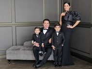 jasa edit foto biasa jadi foto keluarga keren di cetak ukuran 10R