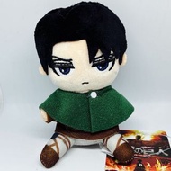 進擊的巨人 兵長里維坐姿公仔掛飾 levi 進巨 吊飾 keyring 