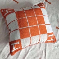 SARUNG BANTAL WOLL GRID LINE HERMES // PILLOWCASE HERMES TERLARIS