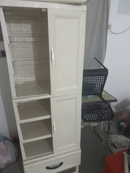 白色儲物櫃