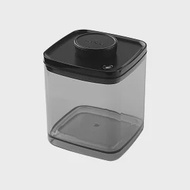 ANKOMN｜Turn-N-Seal 真空保鮮盒 2.4公升 半透明黑(1入)