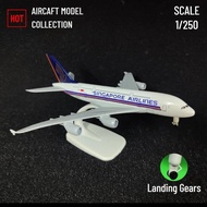 SINGAPORE AIRLINES 20 CM PLANE DIECAST MINIATURE WITH WHEELS CODE 727