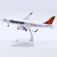 JC Wings 1: 200 Taiwan Airlines A320 B-50018 Alloy Airplane Model