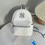 กระเป๋าแบรนด์ MLB กระเป๋าเป้ วัสดุหนังนิ่ม  ขนาด : ยาว8” x สูง9”