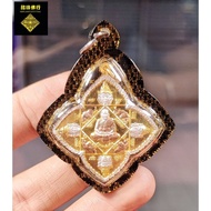 泰国佛牌 wat bang phra 龍波本庙🐯🐯🐯龍婆本自身法像/戰神🔥🔥🔥佛曆2557年佛牌為銅質鍍三色金菱形以防水殻包裝師父四週有著四面佛佛首以及大象圍繞著；有著平安守護、好運到、以及四面佛全能