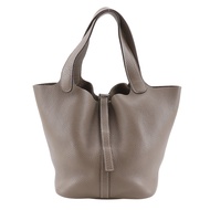 二手 Hermès Picotin MM 手提包，採用 Taurillon Clemence Etoupe 皮革製成，2005 年。包括腰帶扣環和背帶。