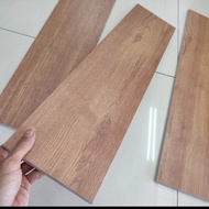 granit Roman Rosewood motif kayu uk.15x60