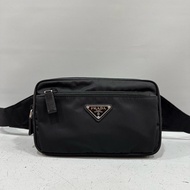 PRADA AVL977 黑色帆布胸口包 腰包