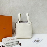 Hermes picotin 18 
Nata