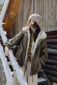 雪松綠 賽裡木 遊牧環保狐狸毛翻領外套 防水機能牛津布加厚棉服