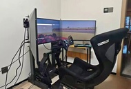 MOZA 軚盤賽車椅連三螢幕模擬器