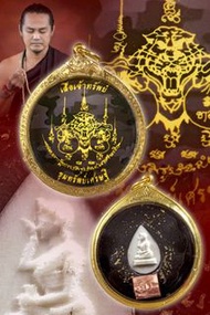 泰國佛牌-東北虎王-無頭虎宗師-龍婆趁乃婷傳弟子白虎阿贊Boy2568年頭幫老虎抱錢袋Locket