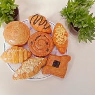 REPLIKA Food replica of Puff Pastry and Danish Pastry Cromboloni croissant World European Cake Cromb