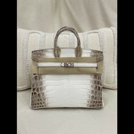 Hermes Birkin25 喜馬拉雅
皮质：兩點鱷
金属：銀扣