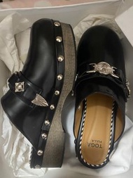 TOGA PULLA 黑色鉚釘皮鞋