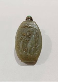 ［岩如堂］和闐玉。虎嘯 鼻煙壺。