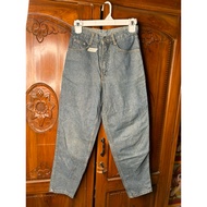 Ako mom jeans boyfriend jeans